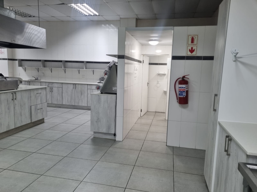 To Let Commercial Property for Rent in Voorbaai Western Cape